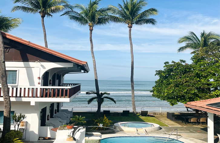 Room Swimming Poll and Jacuzzi